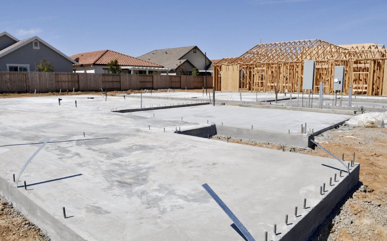 Professional concrete contractor working on foundation slab in Farmington, NM